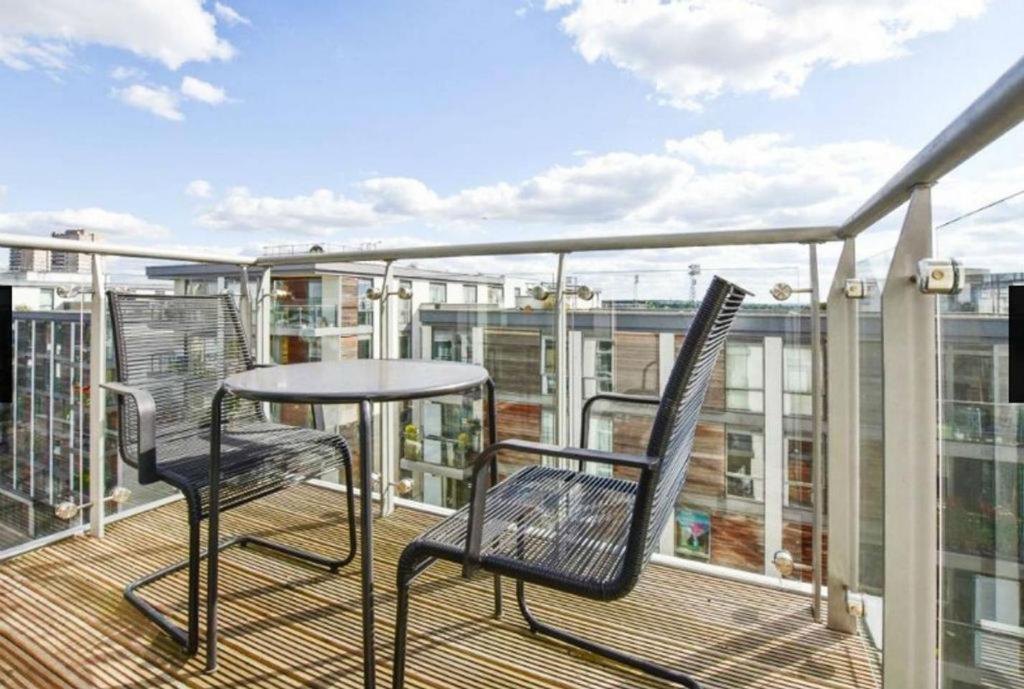 New Stylish 1 Bedroom Flat Stunning Balcony Views Brentford Exterior photo