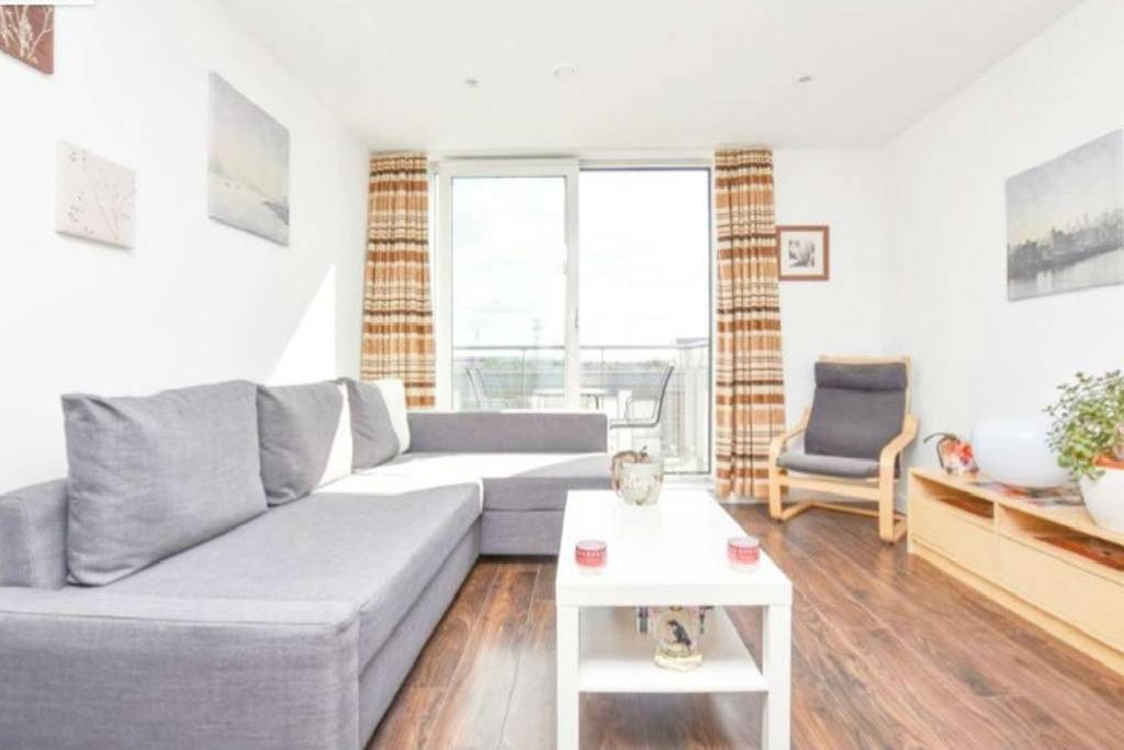 New Stylish 1 Bedroom Flat Stunning Balcony Views Brentford Exterior photo